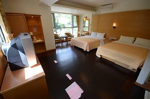 Ming Lu Holiday Hotel