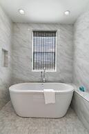 4BR Modern Townhouse near French Quarter