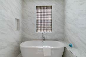 4BR Modern Townhouse near French Quarter