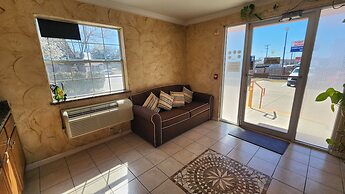 Benbrook Inn & Suites by OYO Fort Worth I-20