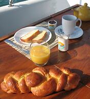 Private Over-the-Water Cabin in San Blas including Meals