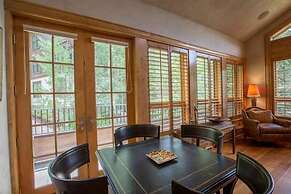 Northwoods Luxury Condo Close to Chairlift by RedAwning