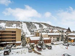 Vantage Point Apartments with easy Access to Gondola by RedAwning