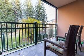 Vantage Point Apartments with easy Access to Gondola by RedAwning