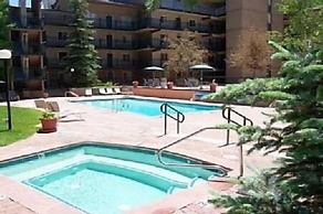 Vantage Point Apartments with easy Access to Gondola by RedAwning