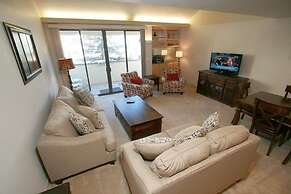 17 Vail Road Condos Ski All Day! Right in the Heart of the Village by 