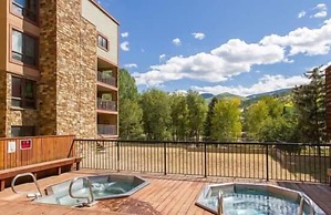 Breakaway West Ski Condo 1,5 miles from the Lifts by RedAwning