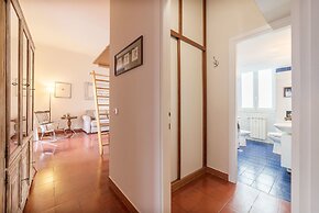 The Quietest Corner of Trastevere, AC & Elevator