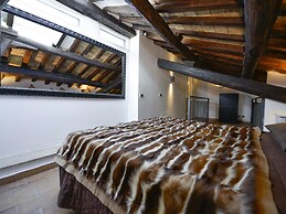 Ibernesi 1 Apartment