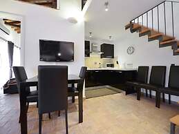 Ibernesi 1 Apartment