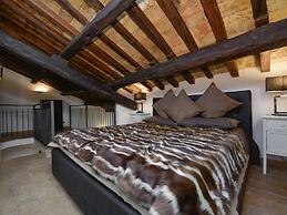 Ibernesi 1 Apartment