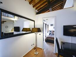 Ibernesi 1 Apartment