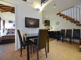 Ibernesi 1 Apartment