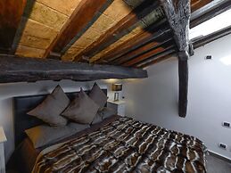 Ibernesi 1 Apartment