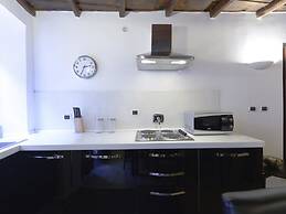 Ibernesi 2 Apartment