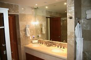 Luxury Condo Romantic Zone-Beach