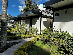 Isak Hotel & Golf Airport