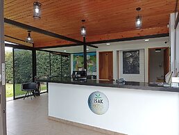 Isak Hotel & Golf Airport