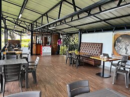 Isak Hotel & Golf Airport