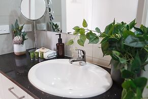 Heart of Highett Apartment by Ready Set Host