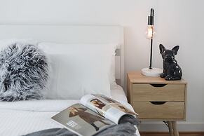 Heart of Highett Apartment by Ready Set Host