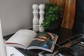 Heart of Highett Apartment by Ready Set Host