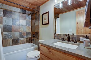 7 Approach Classic Home with Private Hot Tub and BBQ on the Deck by Re