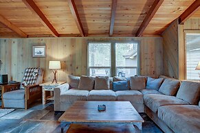 7 Approach Classic Home with Private Hot Tub and BBQ on the Deck by Re