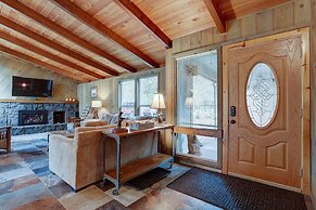 7 Approach Classic Home with Private Hot Tub and BBQ on the Deck by Re