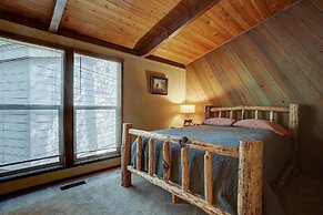 7 Approach Classic Home with Private Hot Tub and BBQ on the Deck by Re