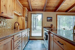 7 Approach Classic Home with Private Hot Tub and BBQ on the Deck by Re