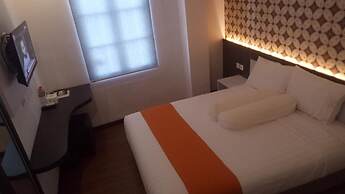 Front One Boutique Tugu Muda Semarang