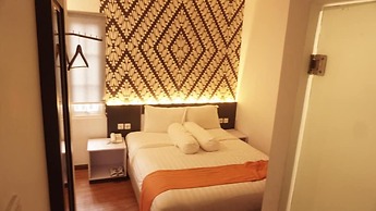 Front One Boutique Tugu Muda Semarang