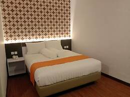 Front One Boutique Tugu Muda Semarang