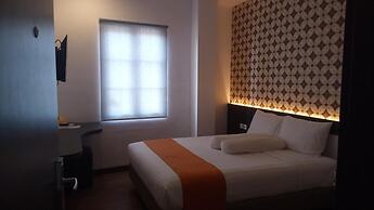 Front One Boutique Tugu Muda Semarang