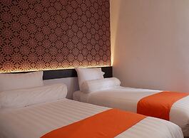 Front One Boutique Tugu Muda Semarang