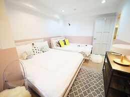 SOGO Dept. Zhongxiao Fuxing MRT