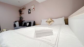 SOGO Dept. Zhongxiao Fuxing MRT