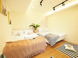 SOGO Dept. Zhongxiao Fuxing MRT