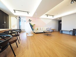 SOGO Dept. Zhongxiao Fuxing MRT