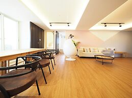 SOGO Dept. Zhongxiao Fuxing MRT