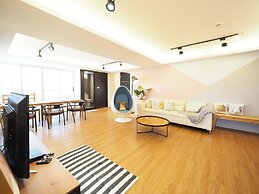 SOGO Dept. Zhongxiao Fuxing MRT