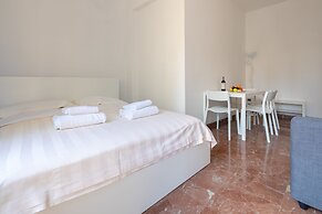 Novoli 4 Bedrooms by Mmega