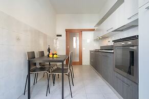 Novoli 4 Bedrooms by Mmega