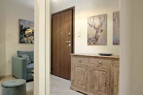 Best House Anakreontos