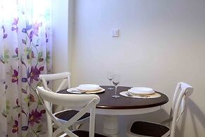 Best House Anakreontos