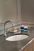 Seaside Hotel North Vancouver