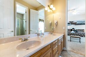 Stunning Large 7 bed Home With Private Pool, Spa, Balcony, Cinema Room