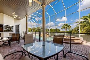 Stunning Large 7 bed Home With Private Pool, Spa, Balcony, Cinema Room