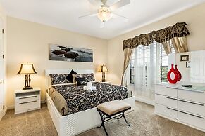 Stunning Large 7 bed Home With Private Pool, Spa, Balcony, Cinema Room